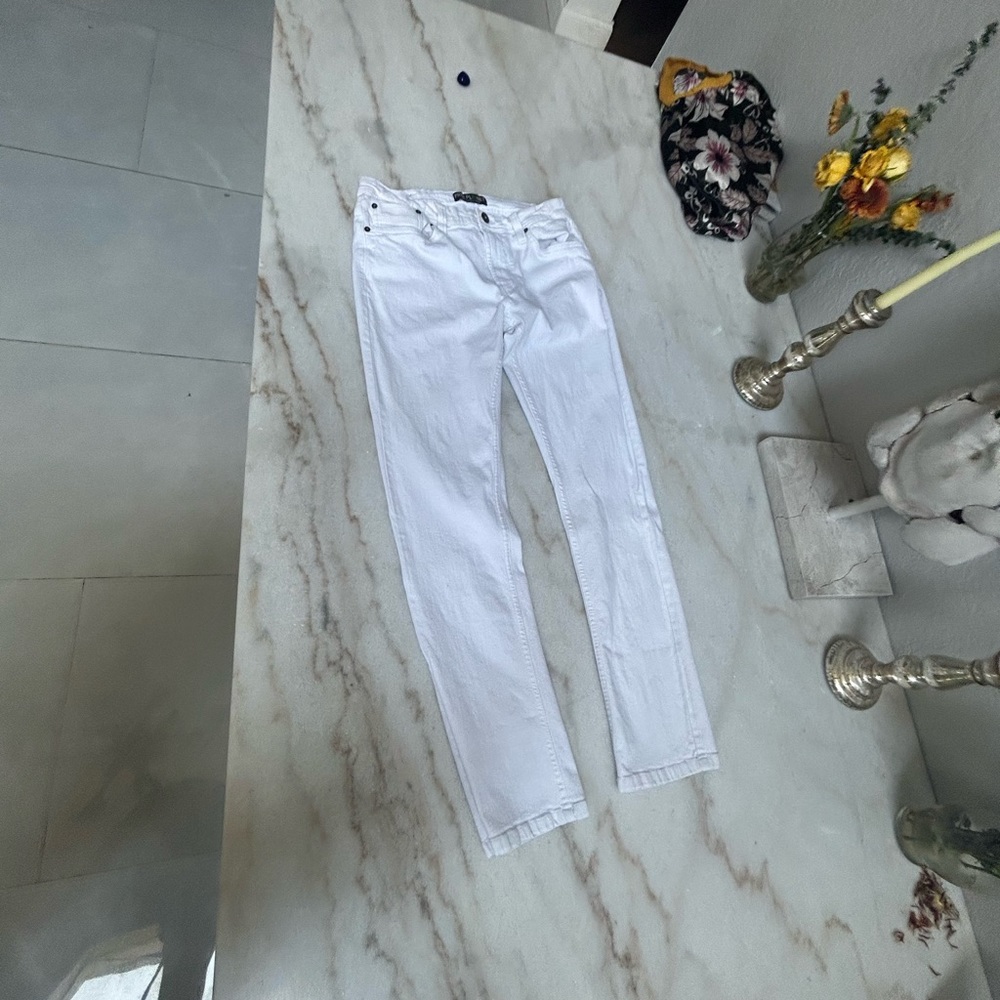White skinny jeans